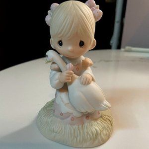 PRECIOUS MOMENTS "God is Love".